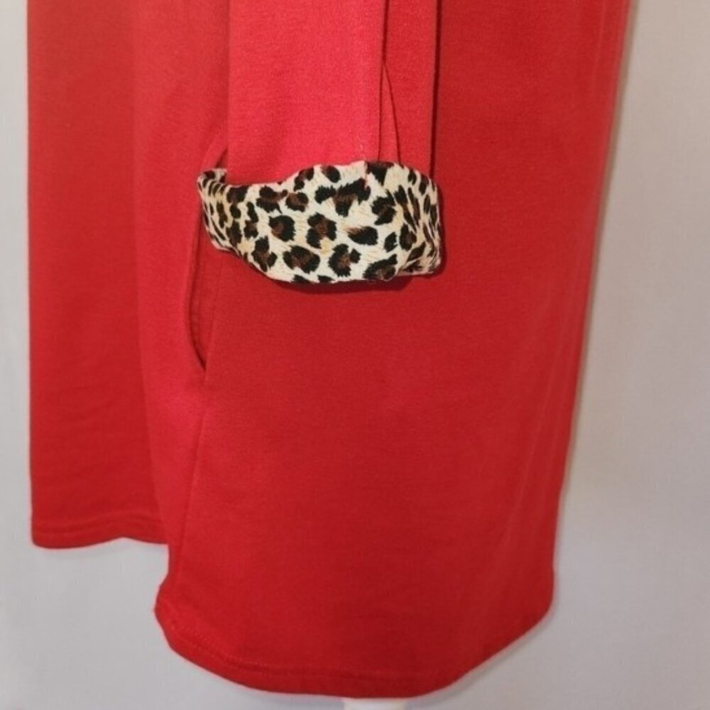 Sunshine & Rodeos Women SZ L Red 3/4 Sleeve Leopard Print Cuff Relaxed Fit Tunic - Picture 5 of 14